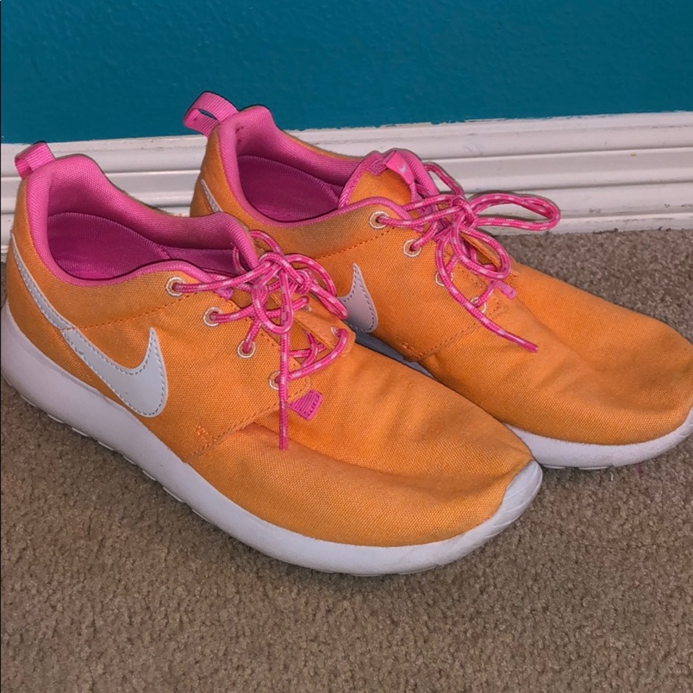 Nike Tennis Shoes